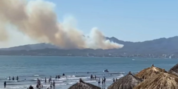 Incendio forestal amenaza zona turística de Punta de Mita, Nayarit