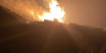 Reportan incendio en pozo petrolero de Veracruz por fuga de gas