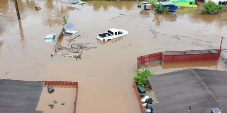 Hawái sufre sus peores inundaciones en 20 años; 5 mil 500 personas son evacuadas