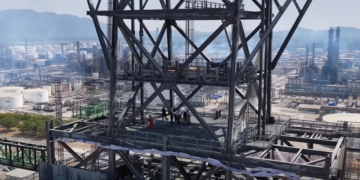 Supervisa Sheinbaum avance de la planta coquizadora en Salina Cruz; lleva 76%