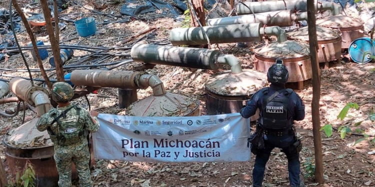 Fuerzas de seguridad desmantelan laboratorio clandestino en Arteaga, Michoacán