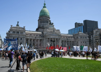 Suspende justicia argentina más de 80 artículos de la reforma laboral de Milei