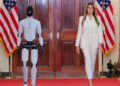 Melani Trump recibe robot humanoide en la casa blanca