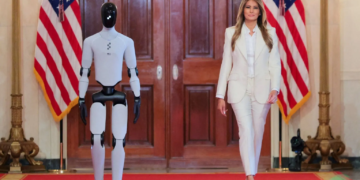 Melani Trump recibe robot humanoide en la casa blanca