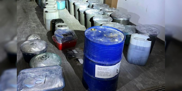 Decomisan en EU 430 litros de metanfetamina líquida que cruzó de BC