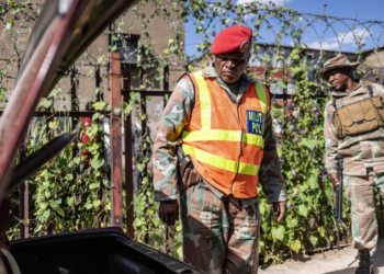 Sudáfrica despliega militares en su capital para combatir la delincuencia