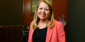 Ministra Loretta Ortiz propondrá congelar cuentas sin orden judicial por lavado de dinero