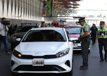 Aplica GN operativo en AICM contra taxis por aplicación