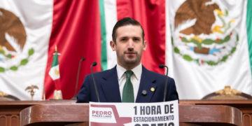 Proponen una hora gratis de estacionamiento por consumo en comercios de CDMX