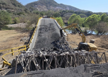 Desactivan al menos 8 explosivos colocados en puente de Puerto Vallarta tras muerte de ‘El Mencho’