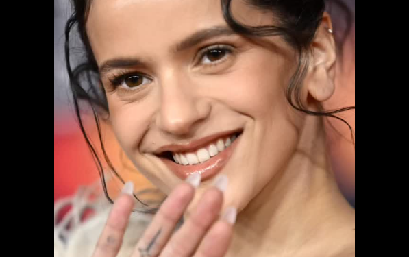 Rosalía se disculpa tras polémica por comentarios sobre Pablo Picasso