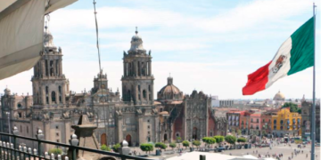 Nueva estafa en las terrazas del Zócalo CDMX; ahora cobran por “vista turística”