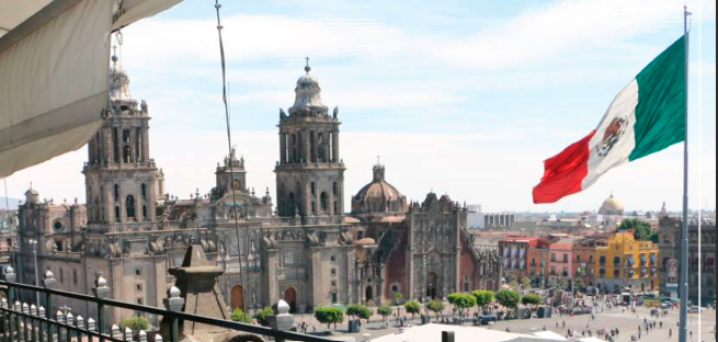 Nueva estafa en las terrazas del Zócalo CDMX; ahora cobran por “vista turística”