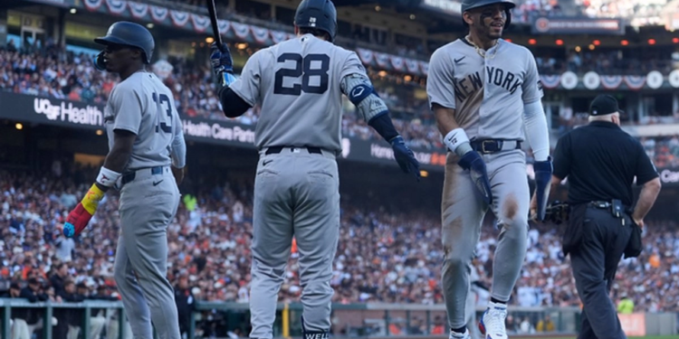 Yanquis aplastan a Gigantes en el partido inaugural de Grandes Ligas