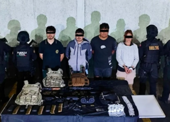 Detienen a 4 personas con armas y drogas en Santa Catarina, NL