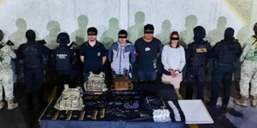 Detienen a 4 personas con armas y drogas en Santa Catarina, NL