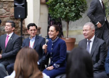 Se reúne Sheinbaum con comunidad mexicana en Barcelona tras cumbre progresista