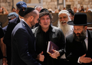 Javier Milei acude al Muro de los Lamentos en Israel durante su tercera visita oficial