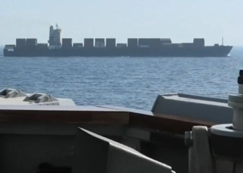 Irán confirma que EU le incautó buque en Mar de Omán; Teherán advierte sobre represalias