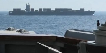 Irán confirma que EU le incautó buque en Mar de Omán; Teherán advierte sobre represalias