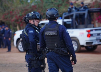 Rescatan a dos víctimas de secuestro en Michoacán tras enfrentamiento armado