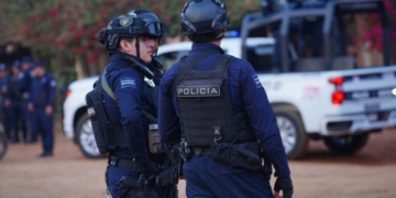 Rescatan a dos víctimas de secuestro en Michoacán tras enfrentamiento armado