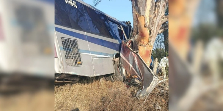 Mueren 9 personas en un choque de autobús en Querétaro