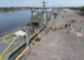 Marina asegura embarcación con 103 bidones de combustible en Michoacán