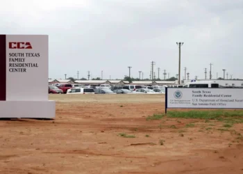 Liberan por orden de un juez a una familia egipcia detenida por diez meses en EU