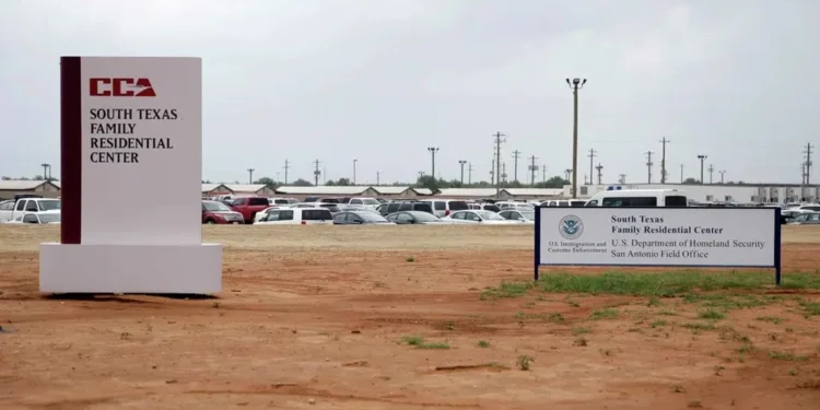 Liberan por orden de un juez a una familia egipcia detenida por diez meses en EU