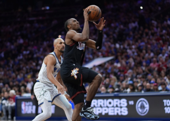 Los Sixers vencen a Orlando y avanzan a los playoffs de la NBA