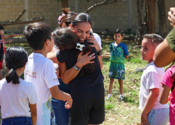 BENEFICIA ANA PATY PERALTA A NIÑOS Y ADOLESCENTES CON CURSO DE PRIMAVERA EN BIBLIOTECAS