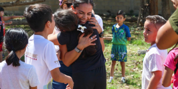 BENEFICIA ANA PATY PERALTA A NIÑOS Y ADOLESCENTES CON CURSO DE PRIMAVERA EN BIBLIOTECAS
