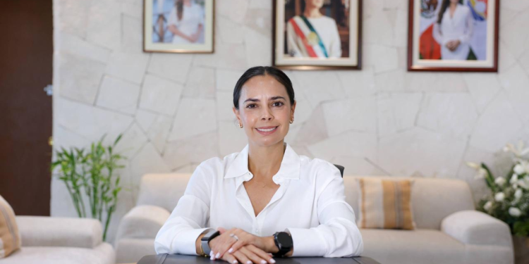 TRANSFORMAN ANA PATY PERALTA Y MARA LEZAMA TIERRA MAYA CON PAVIMENTACIÓN