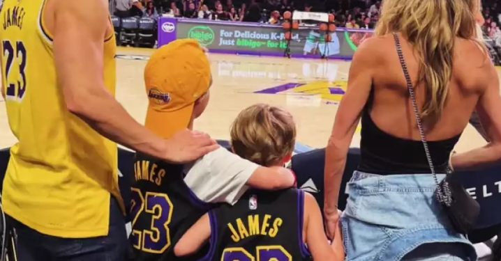 Anahí ya está de vacaciones: lleva a sus hijos a ver a los Lakers en Los Ángeles