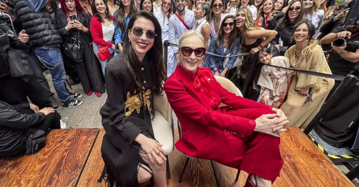 Anne Hathaway conquista México al ritmo de Los Ángeles Azules