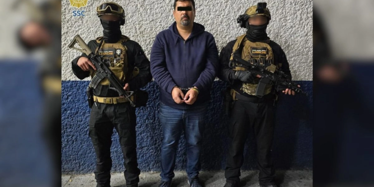 Colapsa casa deshabitada en la colonia Roma; no hay lesionados