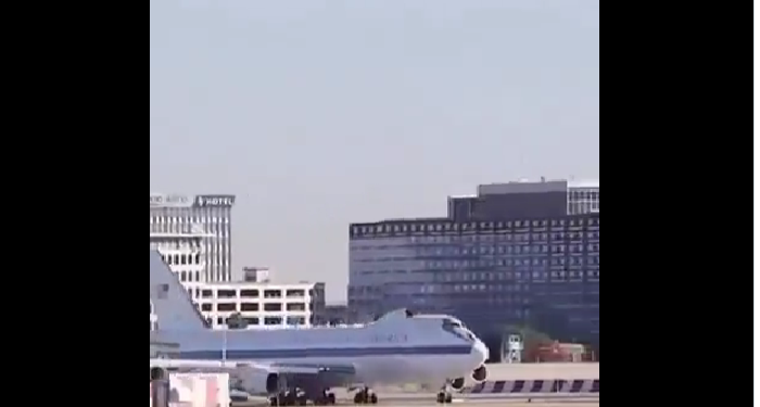 Despega el “avión del fin del mundo”: el misterioso vuelo militar que encience las alarmas globales