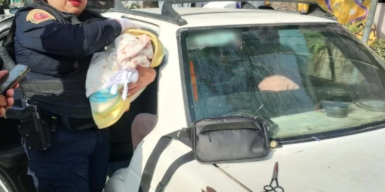 Policías capitalinos ayudan en parto y reciben a bebé en calles de Álvaro Obregón
