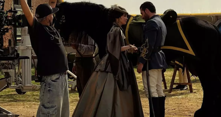 Belinda revela que utilizó accesorios originales de Carlota de Habsburgo en su nueva serie