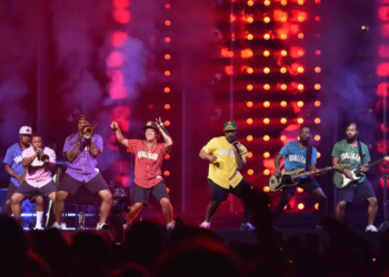 En pleno concierto, Bruno Mars habla sobre la supuesta deuda de 50 millones de dólares con un casino de Las Vegas