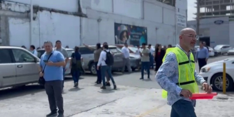 Por amenaza de bomba, desalojan la Comisión Estatal de Derechos Humanos en NL