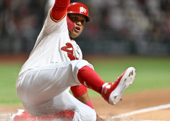 Diablos Rojos inician con triunfo ante Piratas su camino hacia el tricampeonato