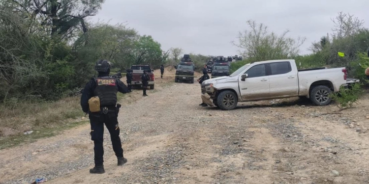 Enfrentamiento entre policía y presuntos delincuentes dejó seis civiles muertos en Parás, NL