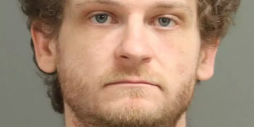 Ethan Jamieson, actor de ‘Los Juegos del Hambre’, es arrestado por agresión con arma de fuego