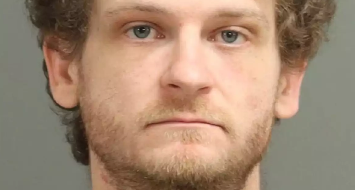 Ethan Jamieson, actor de ‘Los Juegos del Hambre’, es arrestado por agresión con arma de fuego