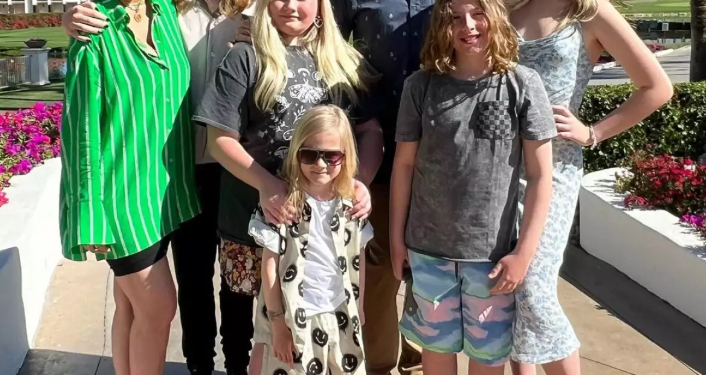 Tori Spelling es hospitalizada tras accidente automovilístico con sus hijos en California