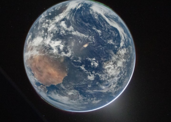 Capta Impresionante Foto de la Tierra Tomada Rumbo a la Luna