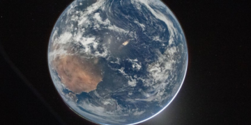 Capta Impresionante Foto de la Tierra Tomada Rumbo a la Luna