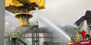 Sofocan incendio en Refinería de Dos Bocas; no se reportan personas lesionadas, informa Pemex